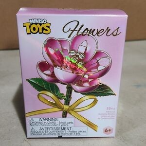 Miniso Hibiscus Building Blocks.